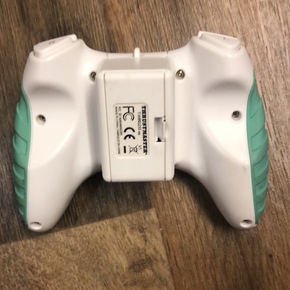 Thrustmaster T-Wireless Controller For For Wii 2E - Picture 2 of 6